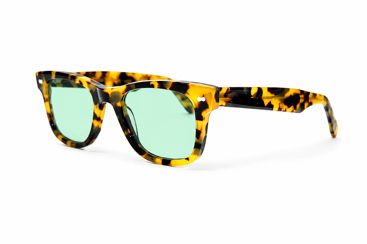 Berenford Wall Street Boho Turtle: handmade Italian sunglasses, side view