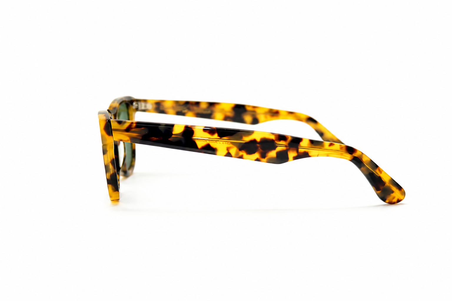 Berenford Wall Street Boho Turtle: handmade Italian sunglasses, detail view