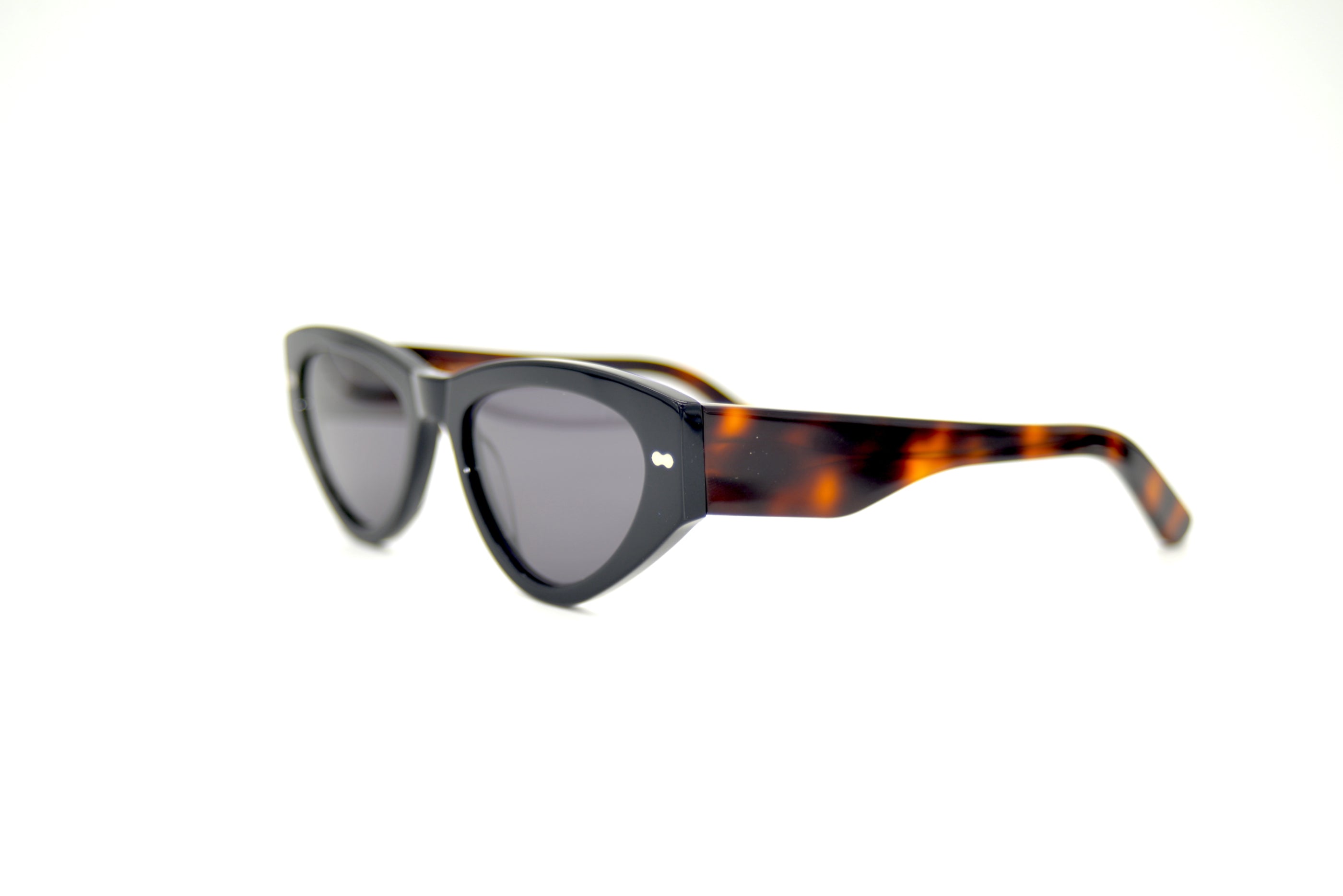 Berenford Sofia Milano Original: handmade Italian sunglasses, detail view