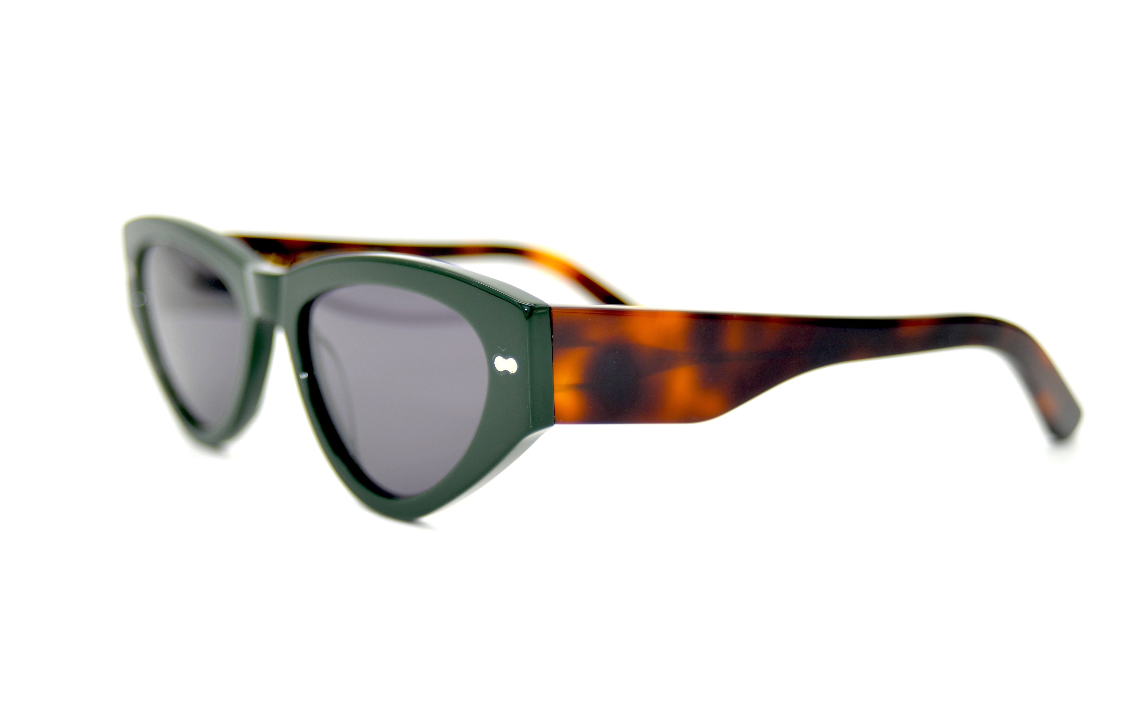 Berenford Sofia British Green: handmade Italian sunglasses, detail view
