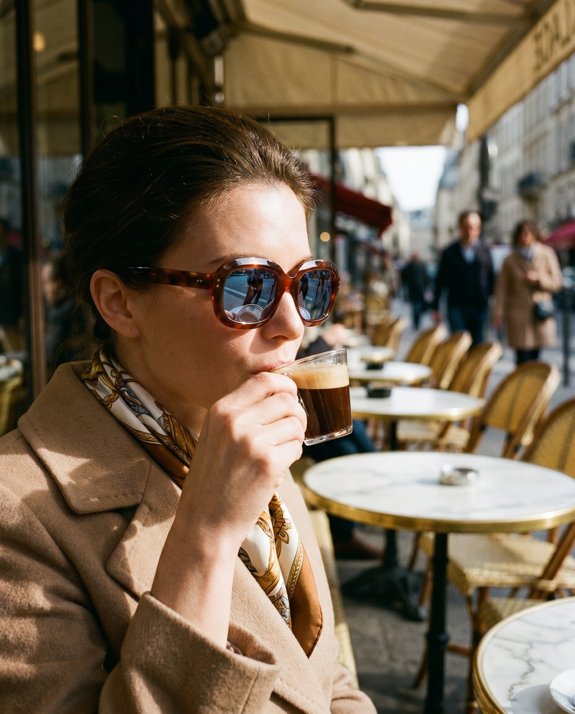 Berenford Françoise Blue Paris: handmade Italian sunglasses, editorial view